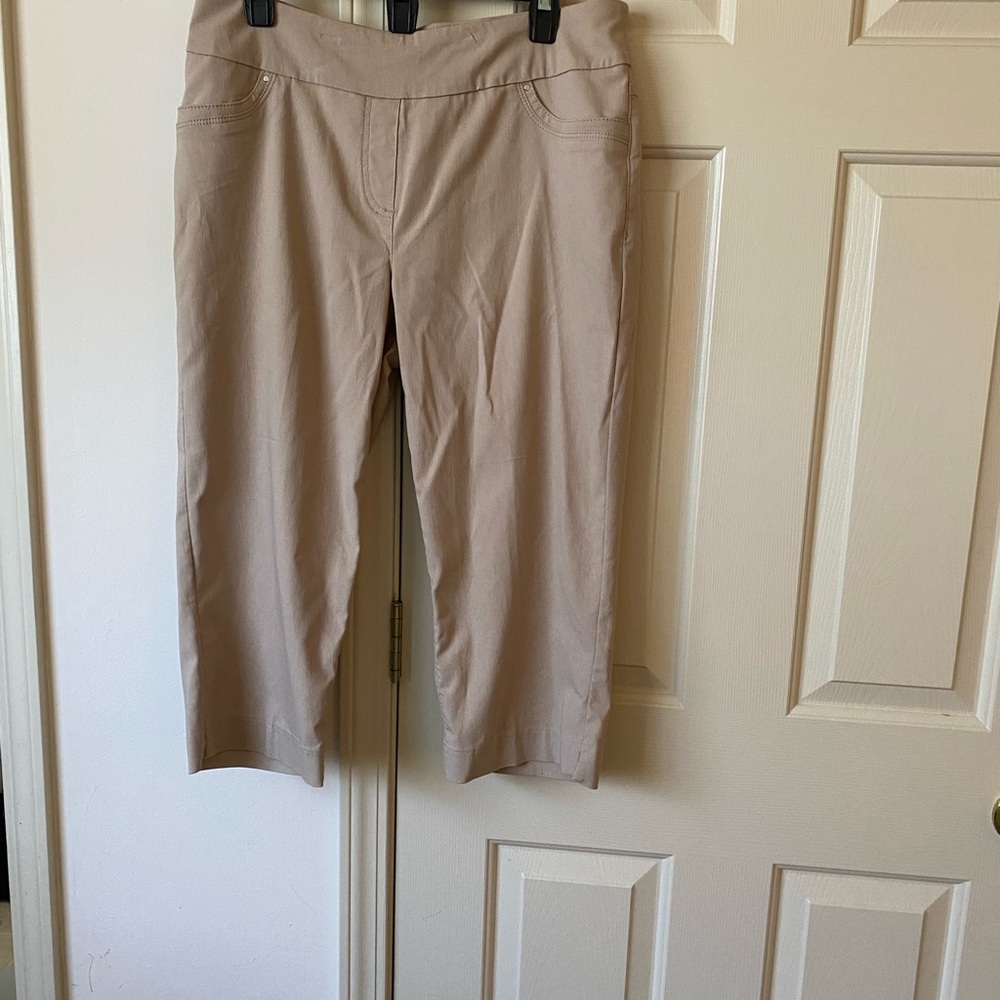 Westbound Beige Capris